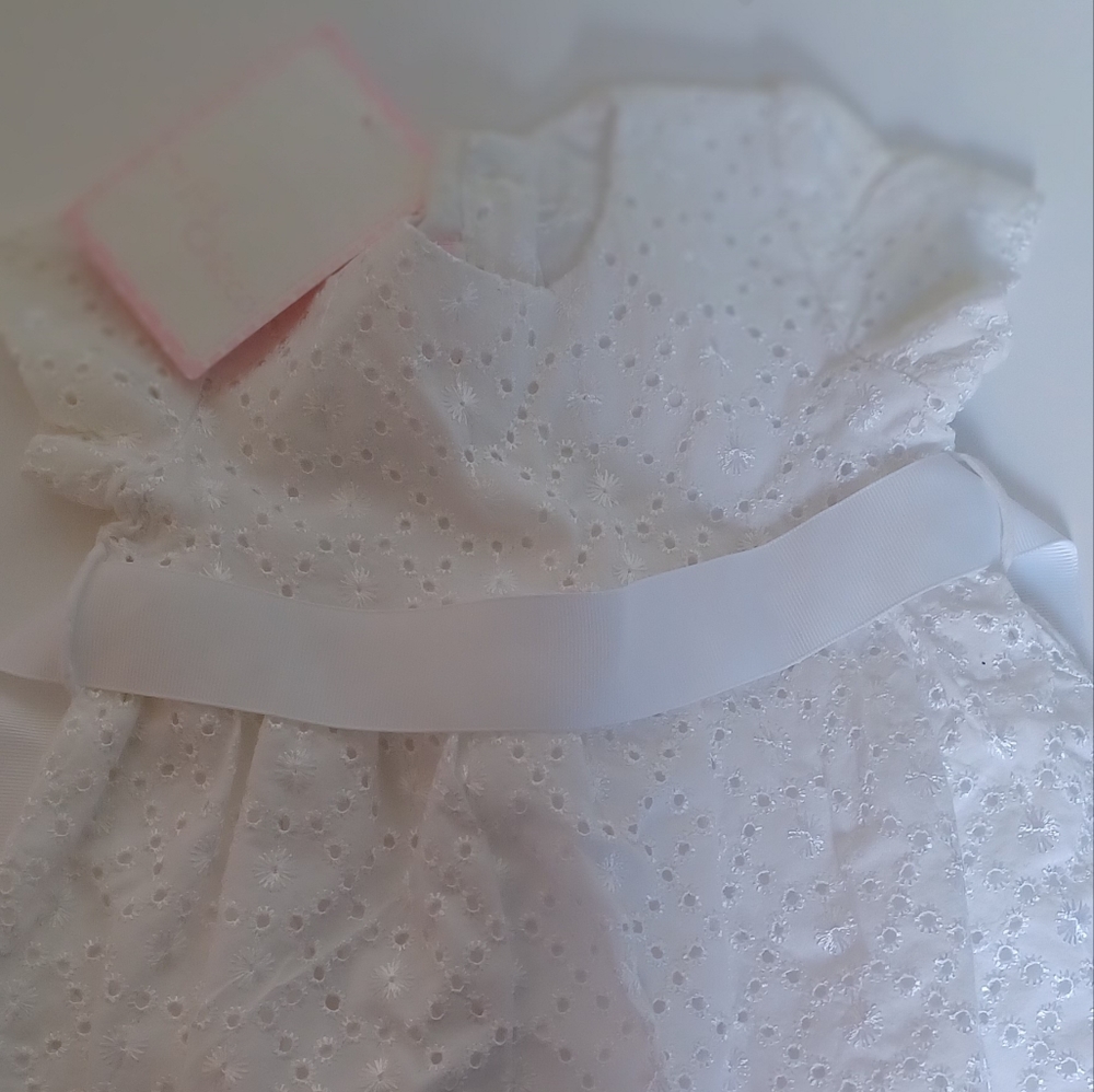 Easter Dress Baby Girls Size 3-6m White Eyelet wedding dress. (P11-2)(b
